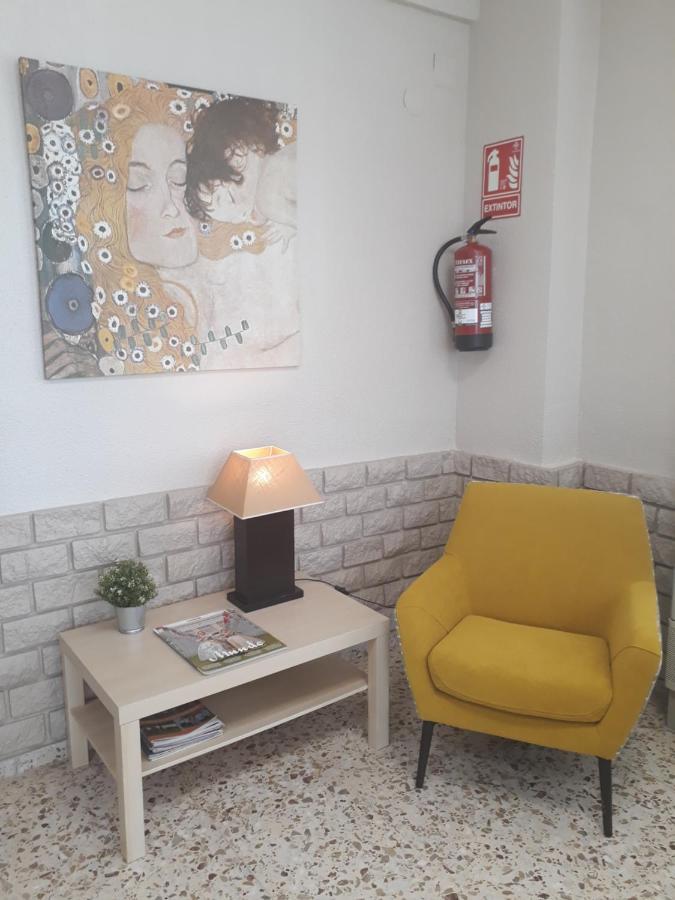 Hostal Moreno Silla Buitenkant foto