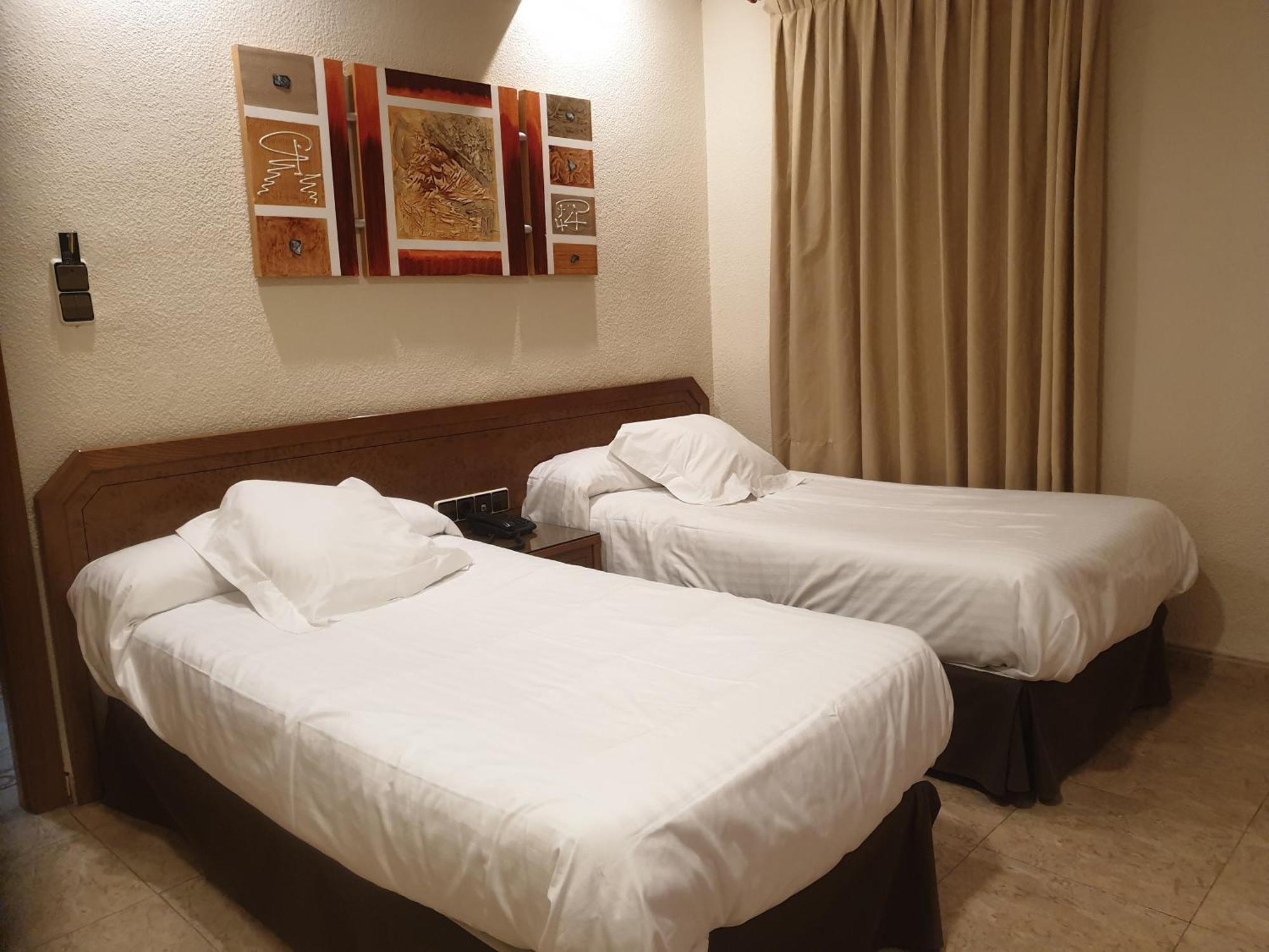 Hostal Moreno Silla Buitenkant foto