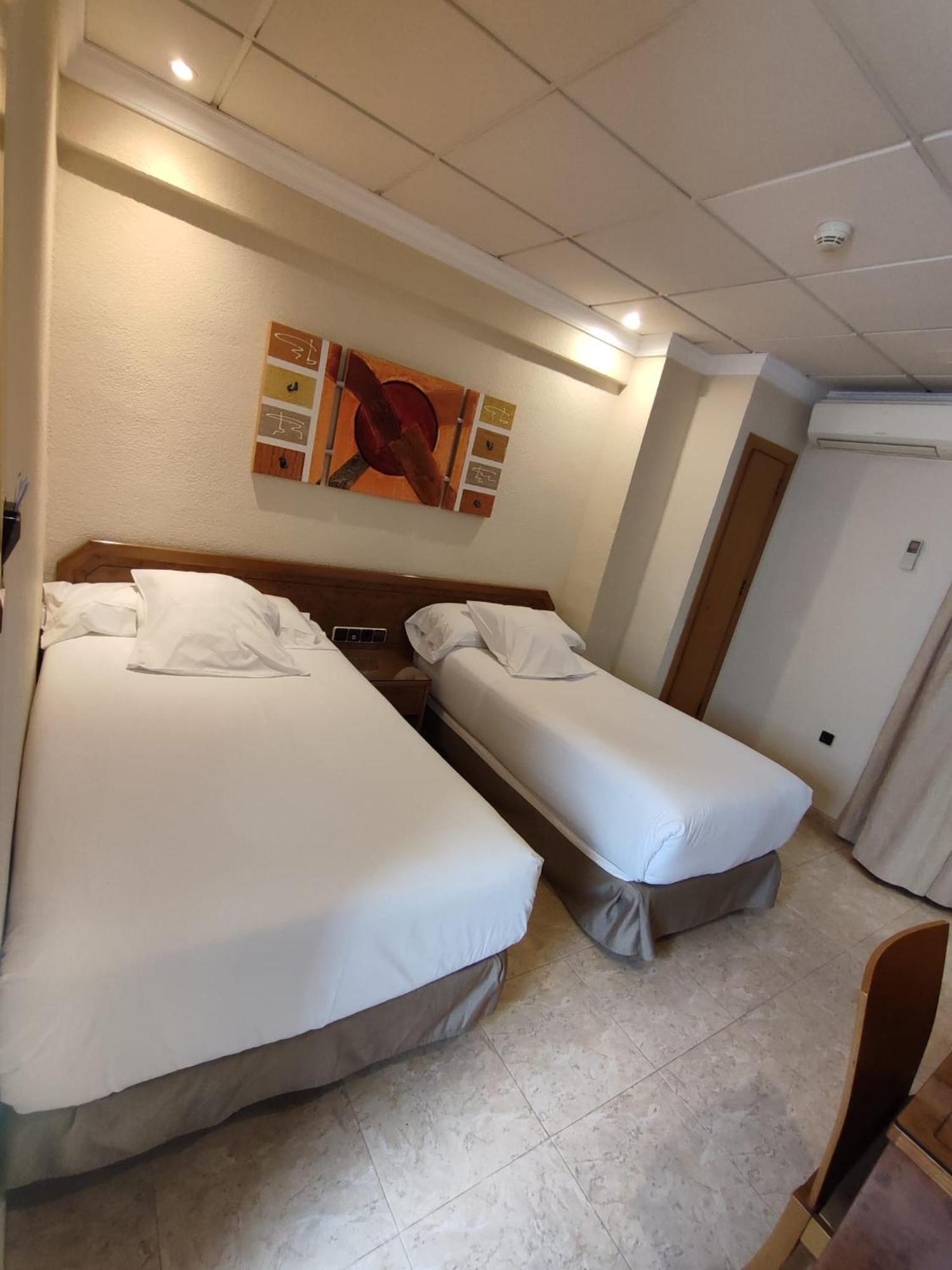 Hostal Moreno Silla Buitenkant foto
