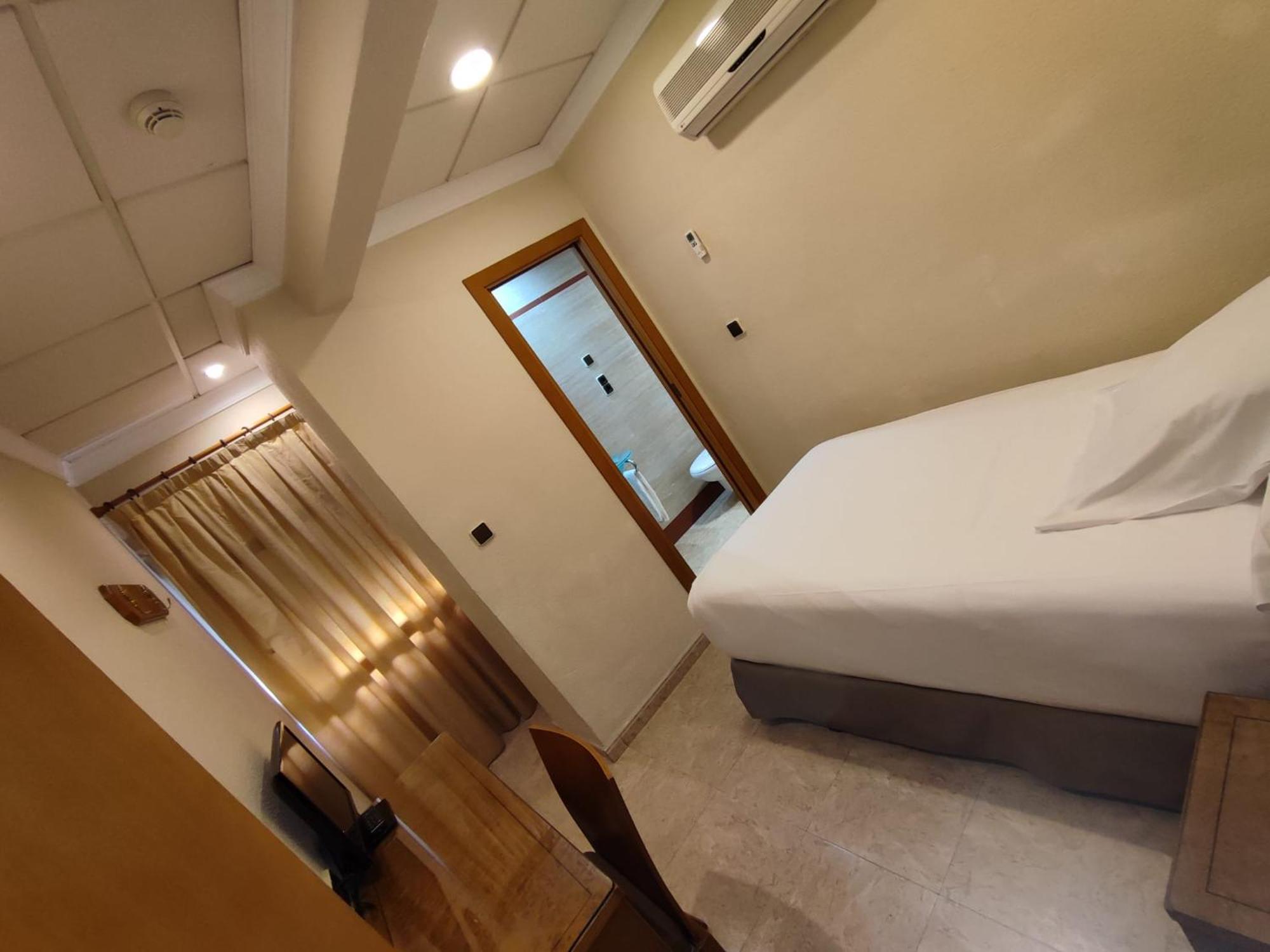 Hostal Moreno Silla Buitenkant foto