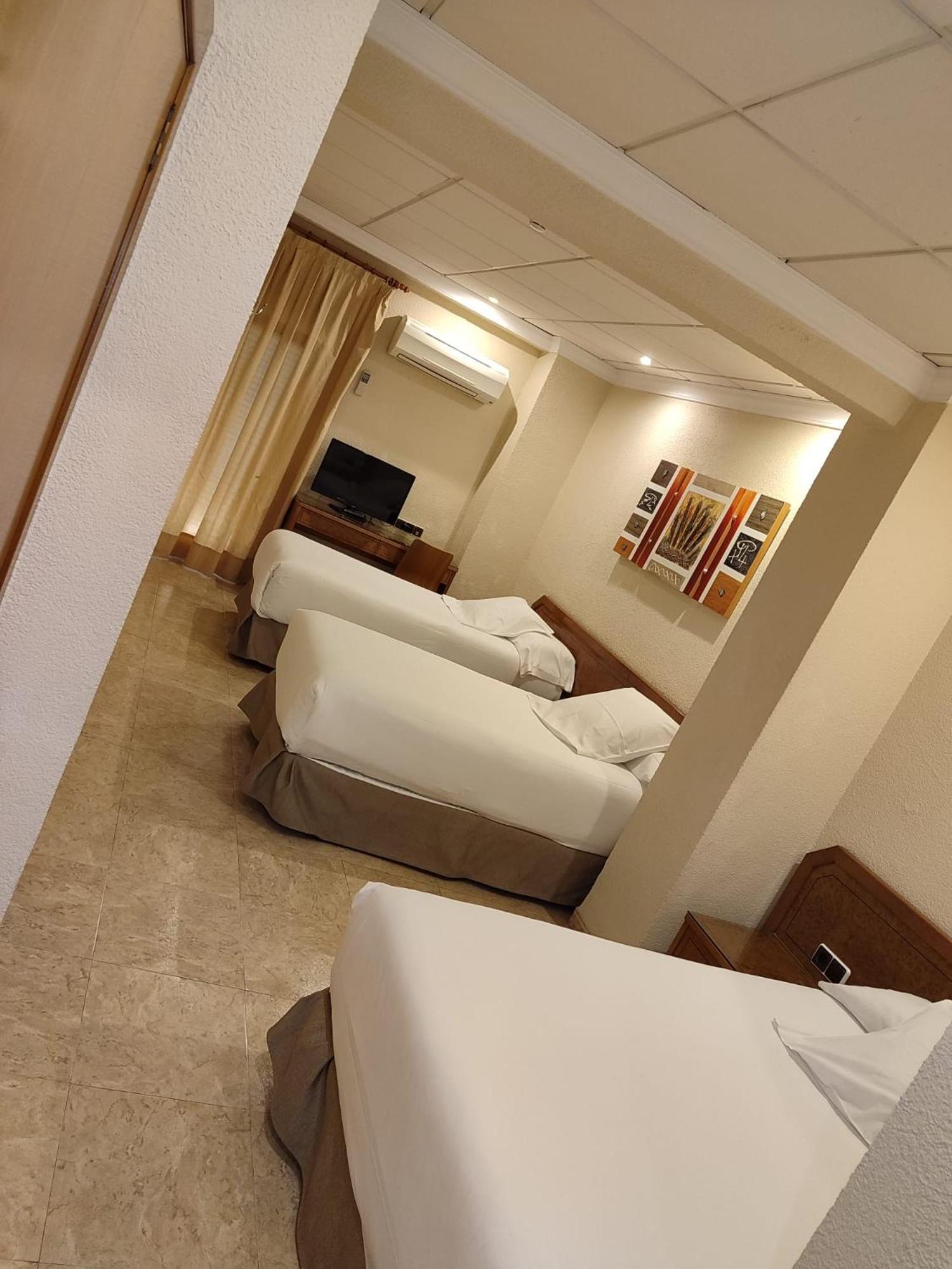 Hostal Moreno Silla Buitenkant foto
