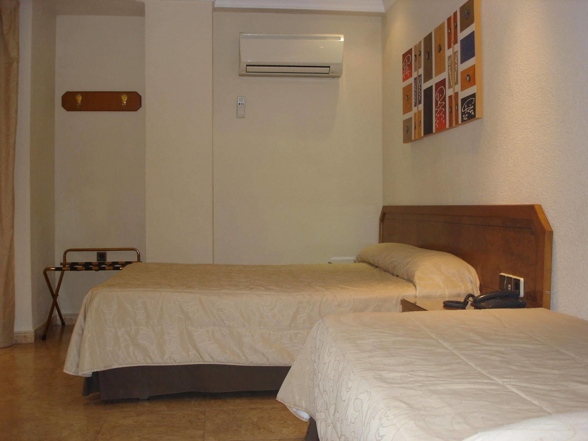Hostal Moreno Silla Buitenkant foto