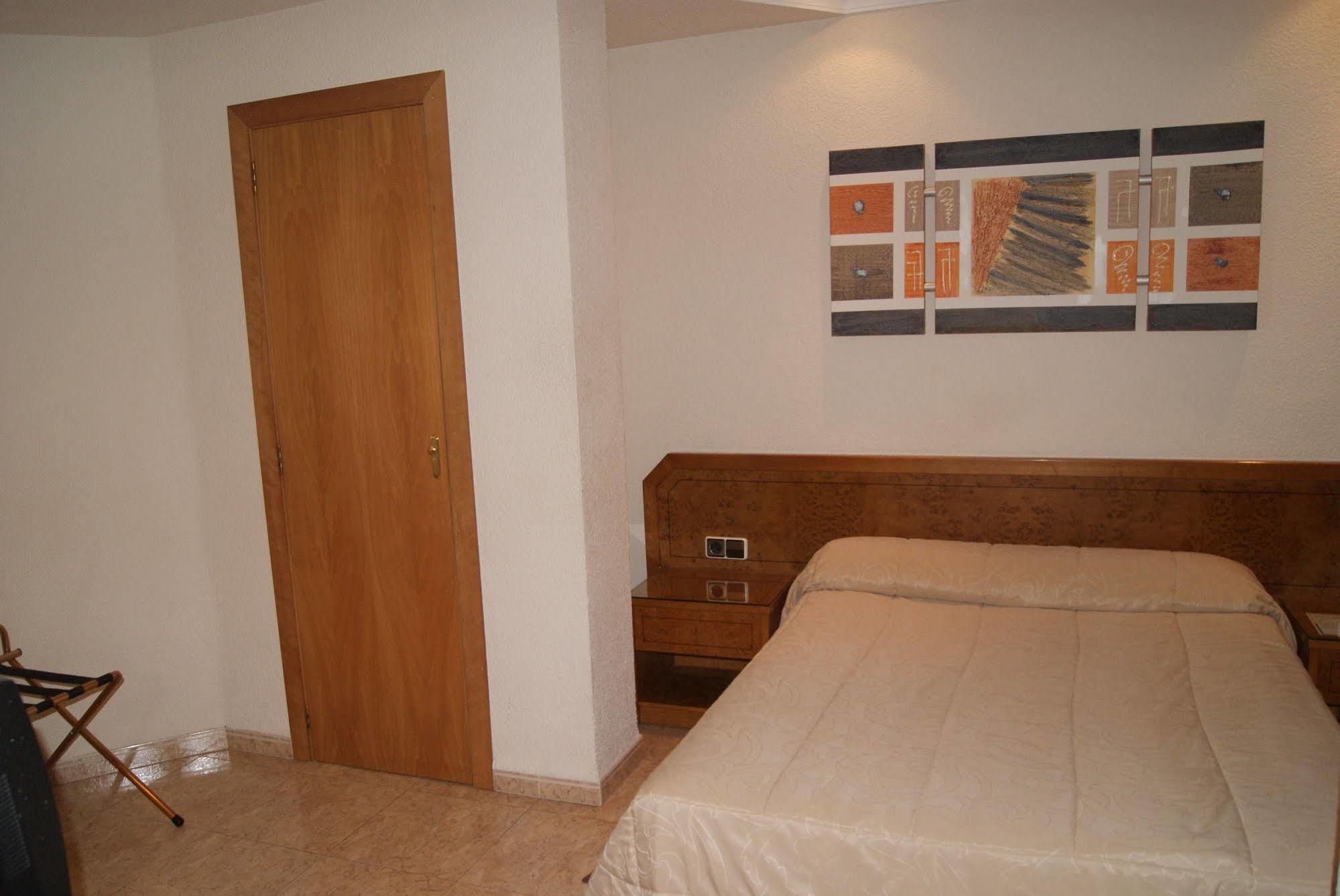 Hostal Moreno Silla Buitenkant foto